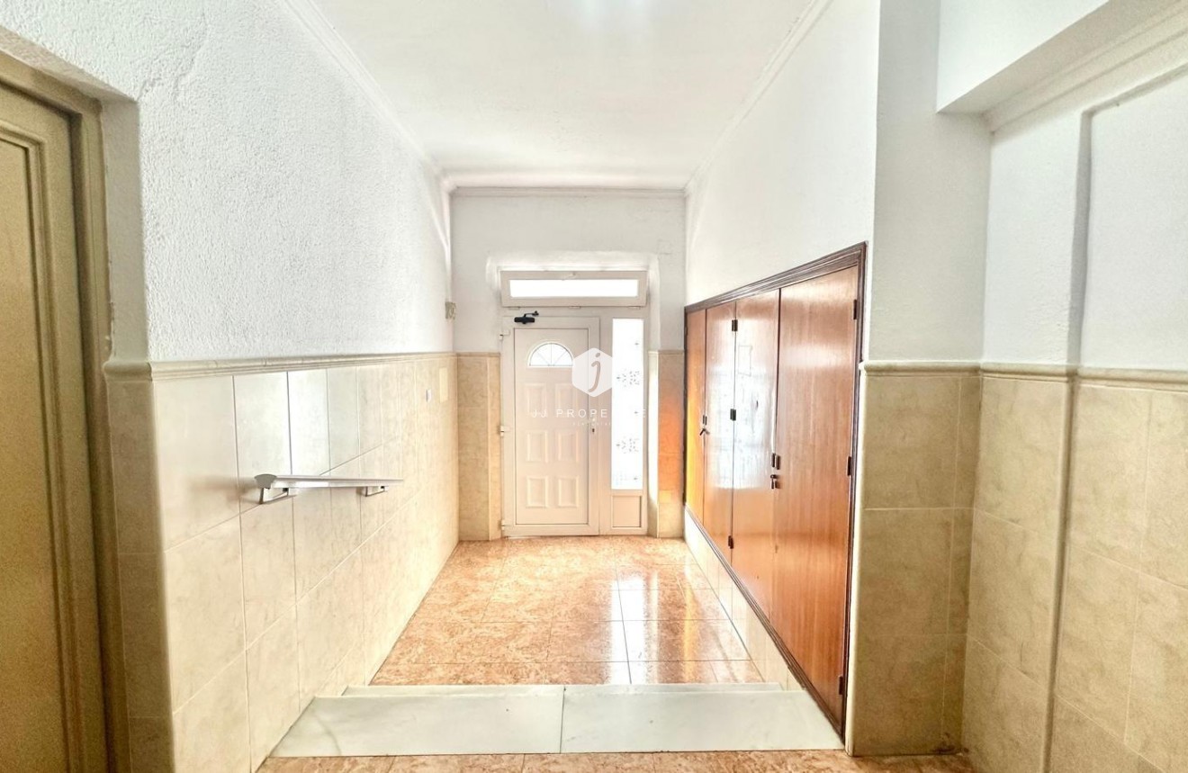 Resale - Apartment / flat -
Torrevieja - Estacion de autobuses