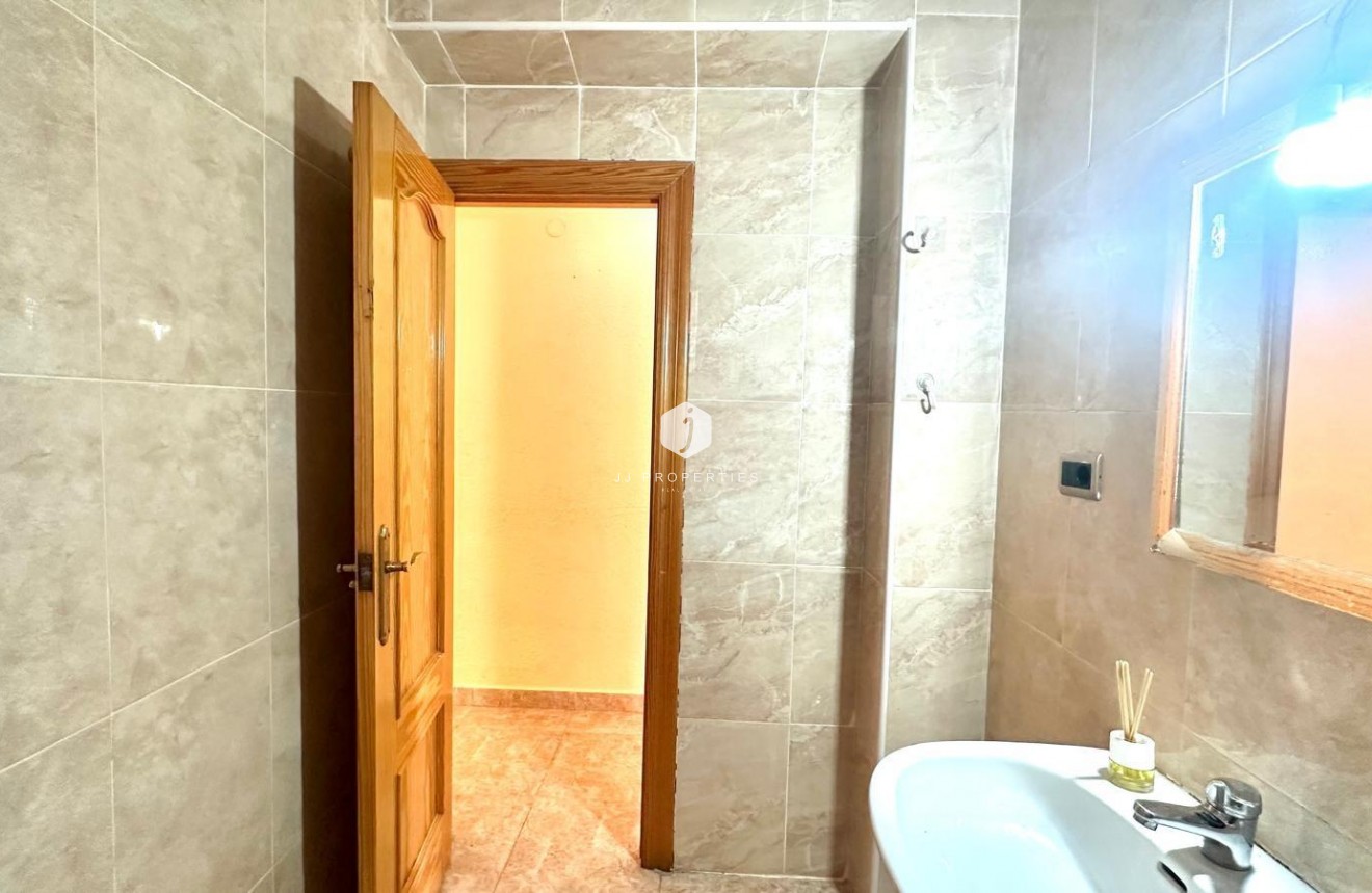 Resale - Apartment / flat -
Torrevieja - Estacion de autobuses