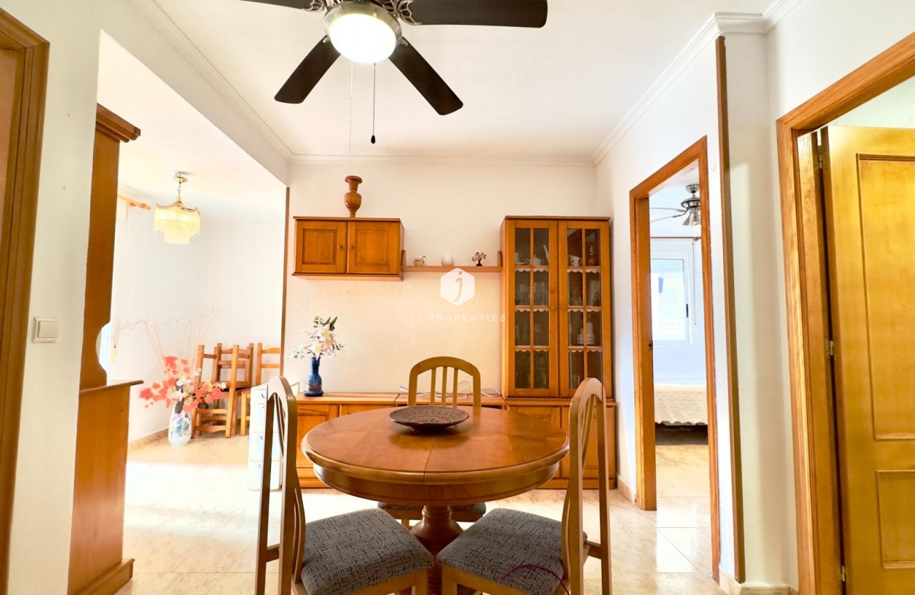 Resale - Apartment / flat -
Torrevieja - Centro