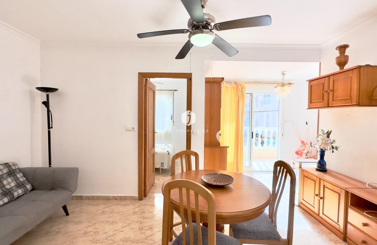 Resale - Apartment / flat -
Torrevieja - Centro