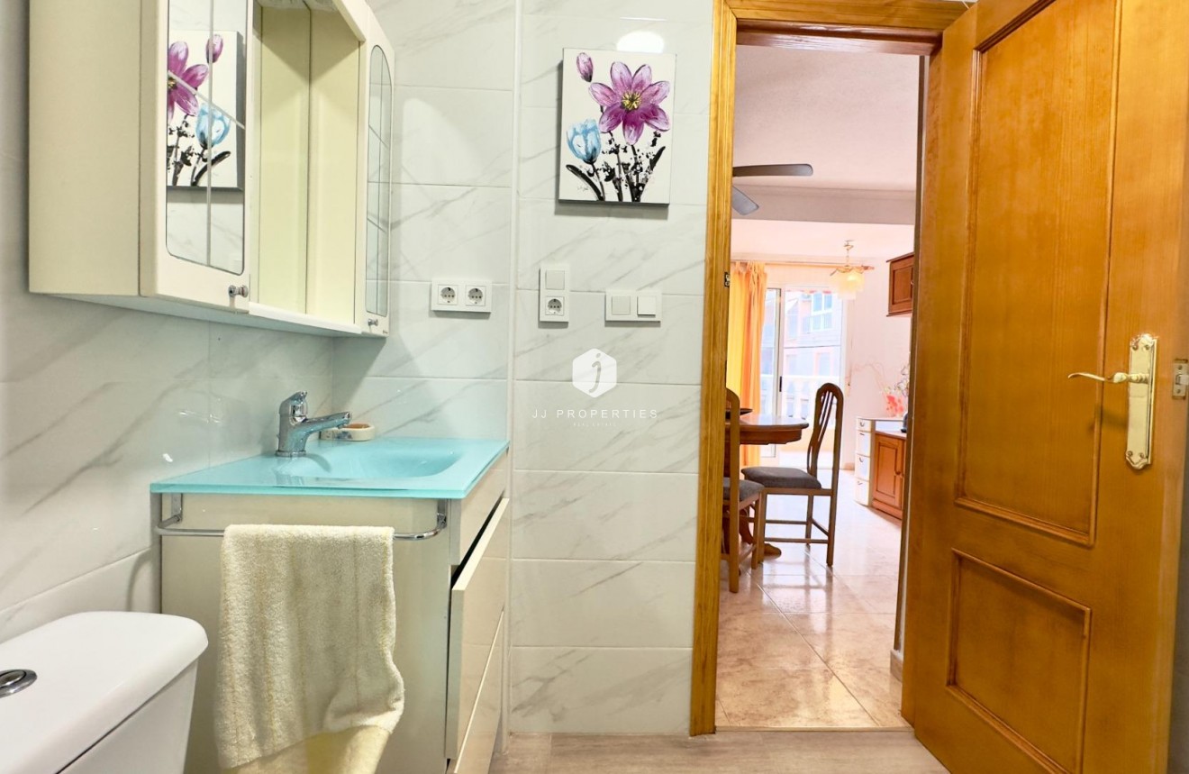 Resale - Apartment / flat -
Torrevieja - Centro