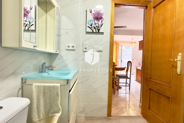 Resale - Apartment / flat -
Torrevieja - Centro