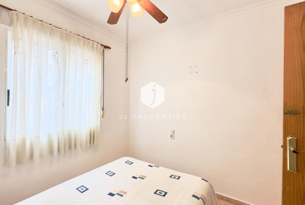 Resale - Apartment / flat -
Torrevieja - Centro