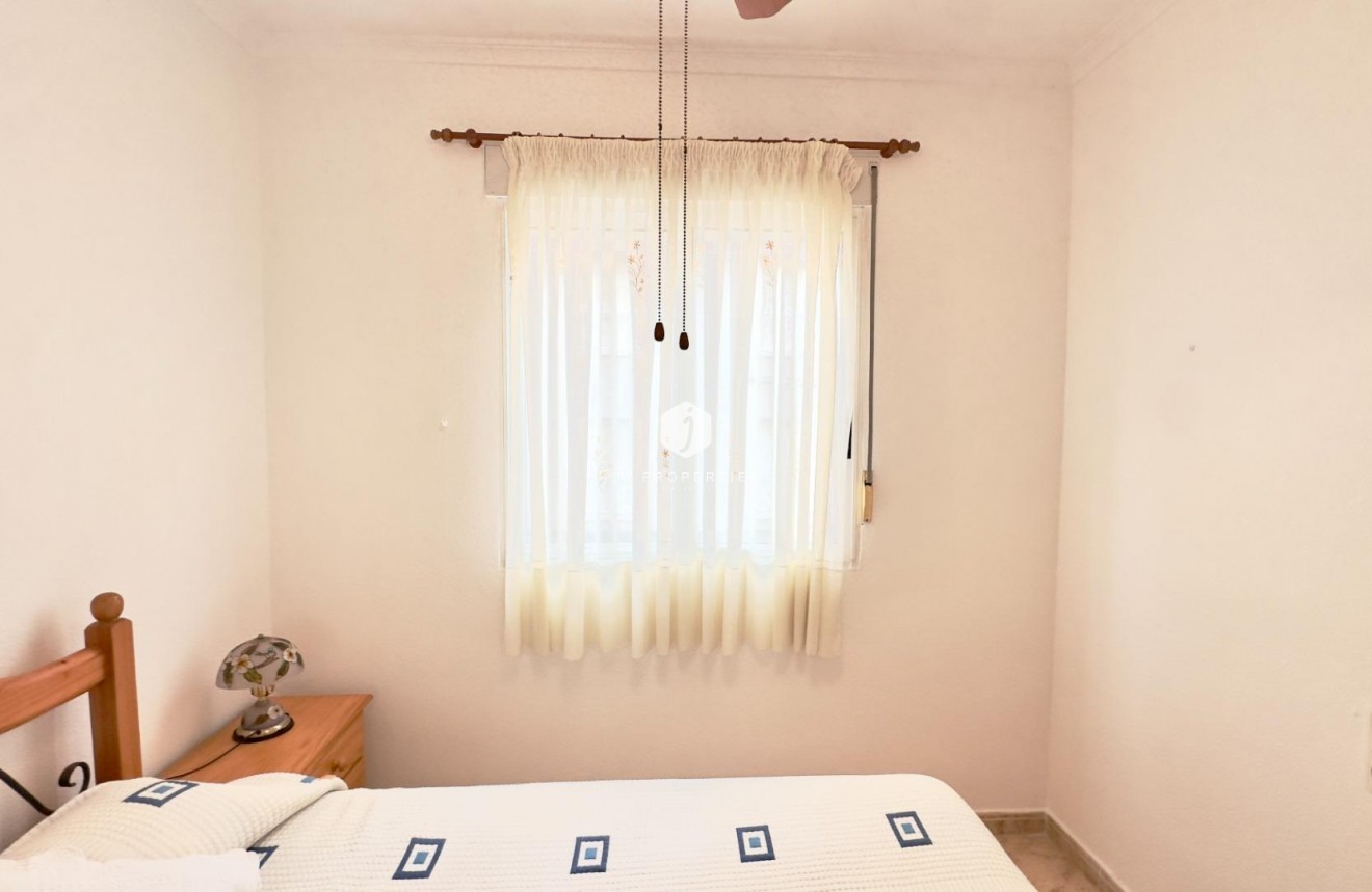 Resale - Apartment / flat -
Torrevieja - Centro