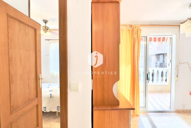 Resale - Apartment / flat -
Torrevieja - Centro