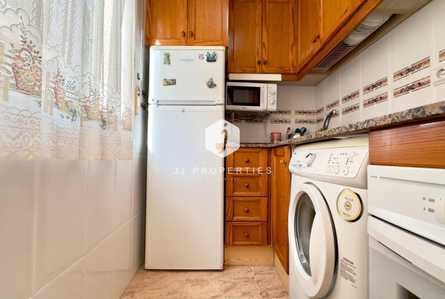 Resale - Apartment / flat -
Torrevieja - Centro