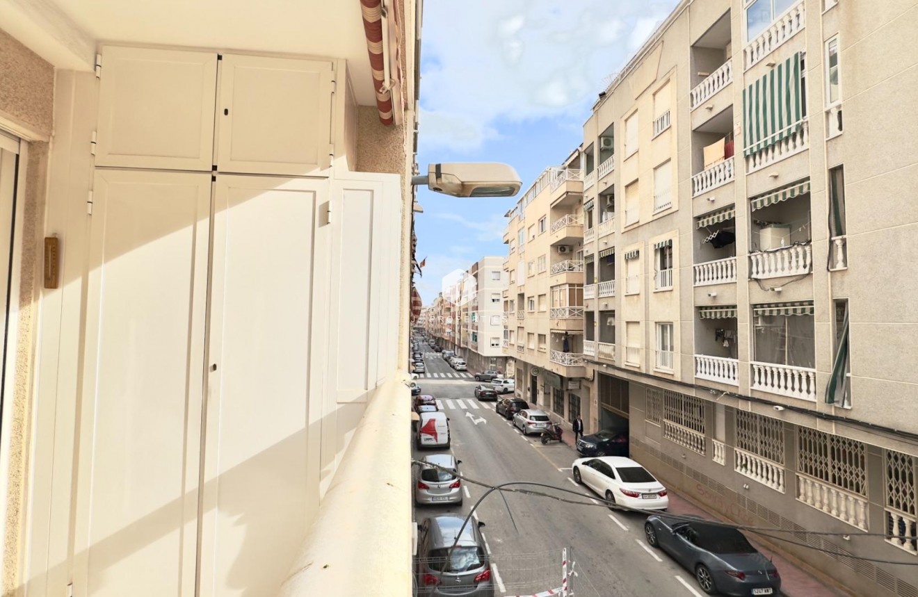 Resale - Apartment / flat -
Torrevieja - Centro