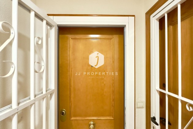 Resale - Apartment / flat -
Torrevieja - Centro