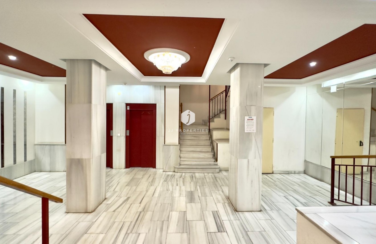 Resale - Apartment / flat -
Torrevieja - Centro