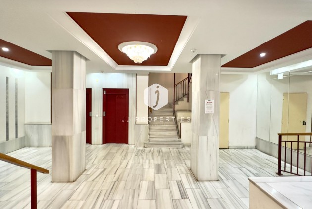 Resale - Apartment / flat -
Torrevieja - Centro