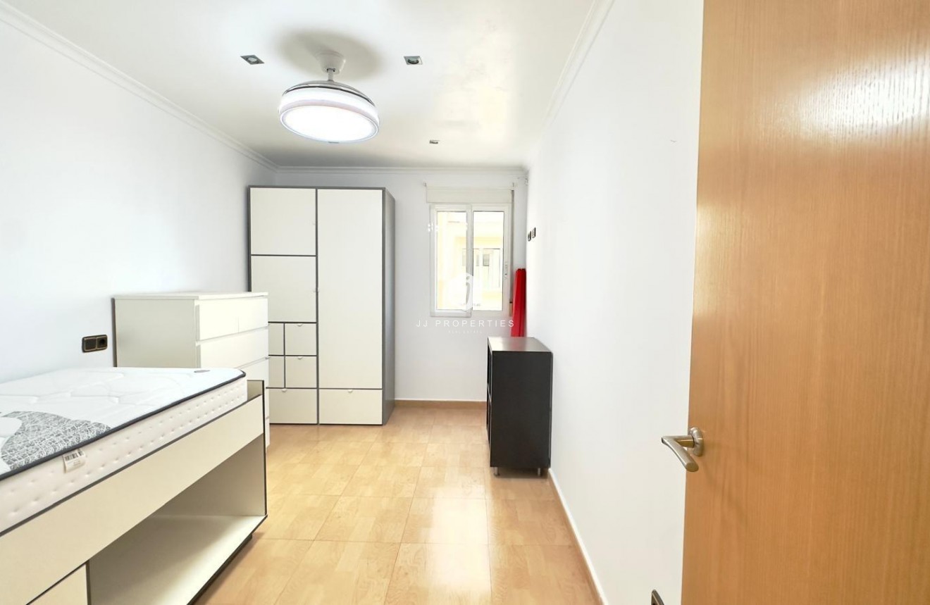 Resale - Apartment / flat -
Torrevieja - Centro