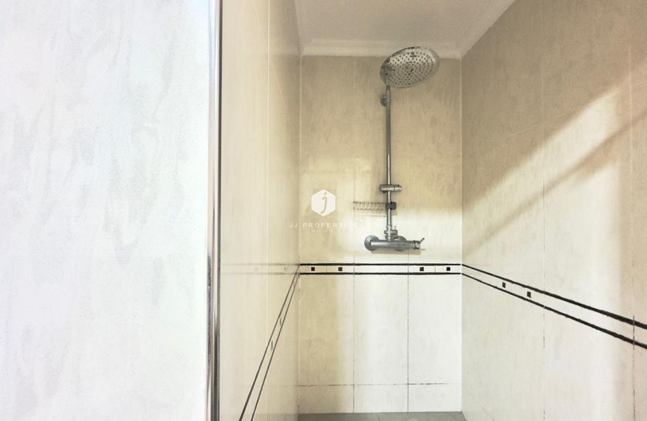 Resale - Apartment / flat -
Torrevieja - Centro