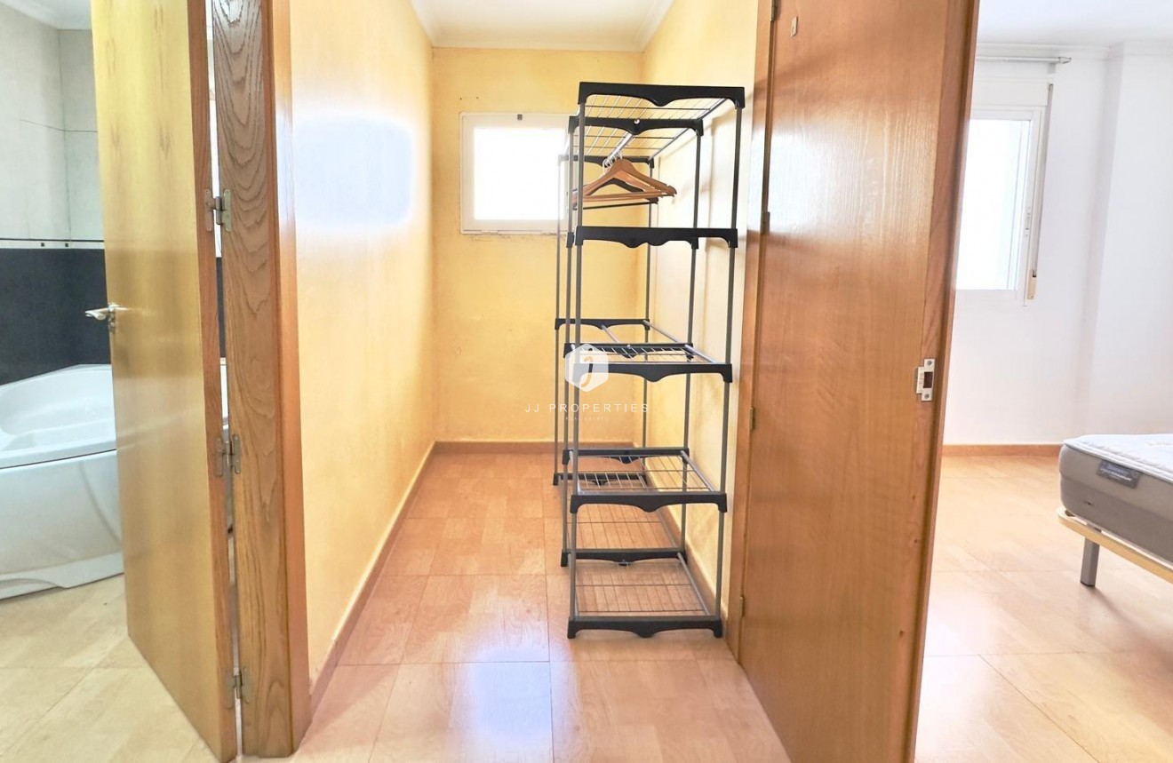 Resale - Apartment / flat -
Torrevieja - Centro