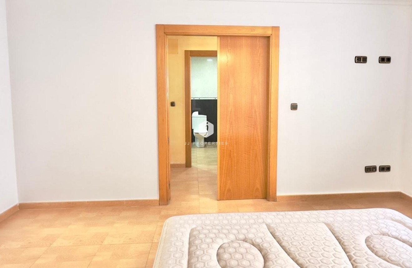 Resale - Apartment / flat -
Torrevieja - Centro