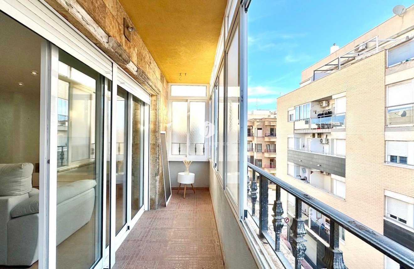 Resale - Apartment / flat -
Torrevieja - Centro