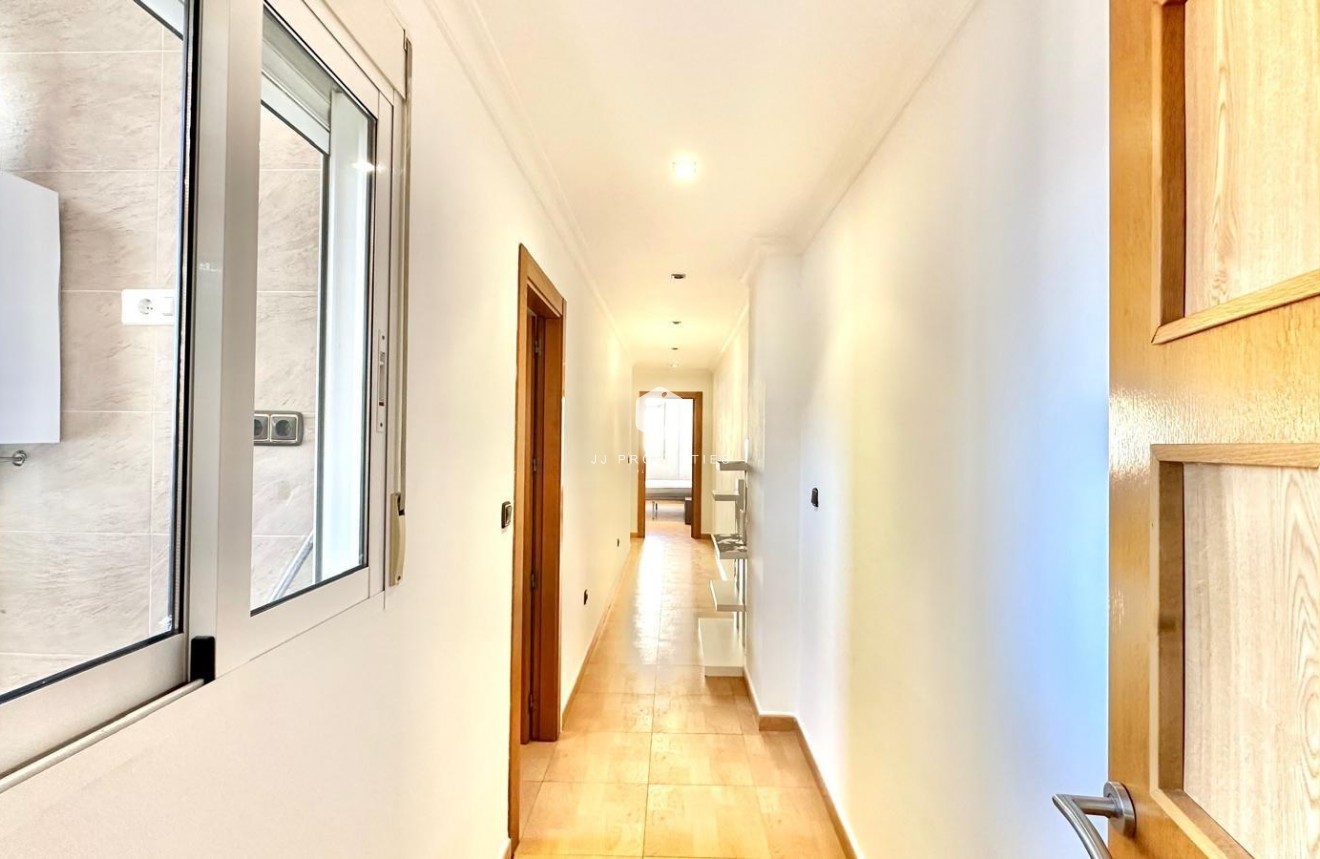 Resale - Apartment / flat -
Torrevieja - Centro