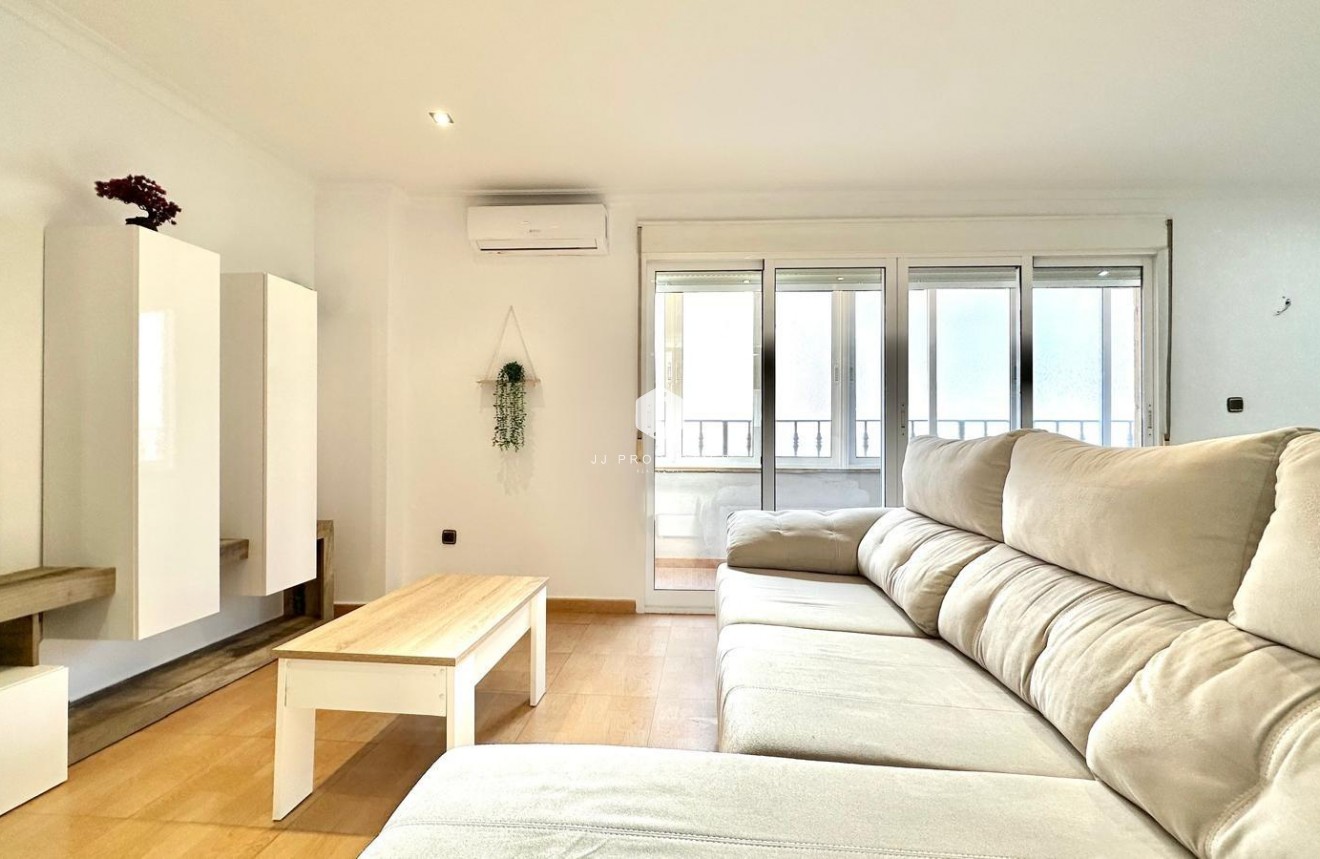 Resale - Apartment / flat -
Torrevieja - Centro