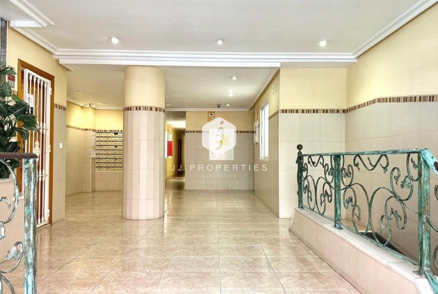 Resale - Apartment / flat -
Torrevieja - Centro