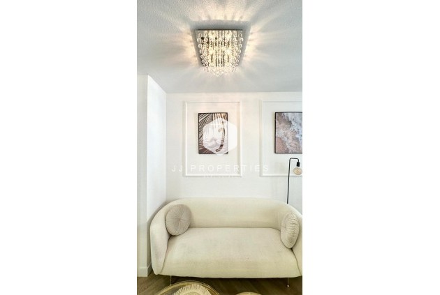 Resale - Apartment / flat -
Torrevieja - Centro