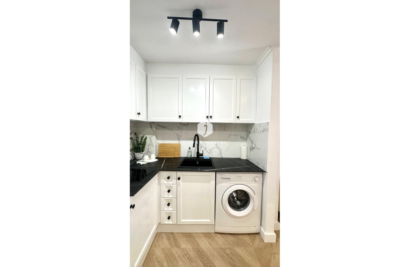 Resale - Apartment / flat -
Torrevieja - Centro