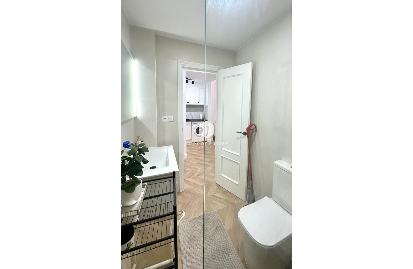 Resale - Apartment / flat -
Torrevieja - Centro