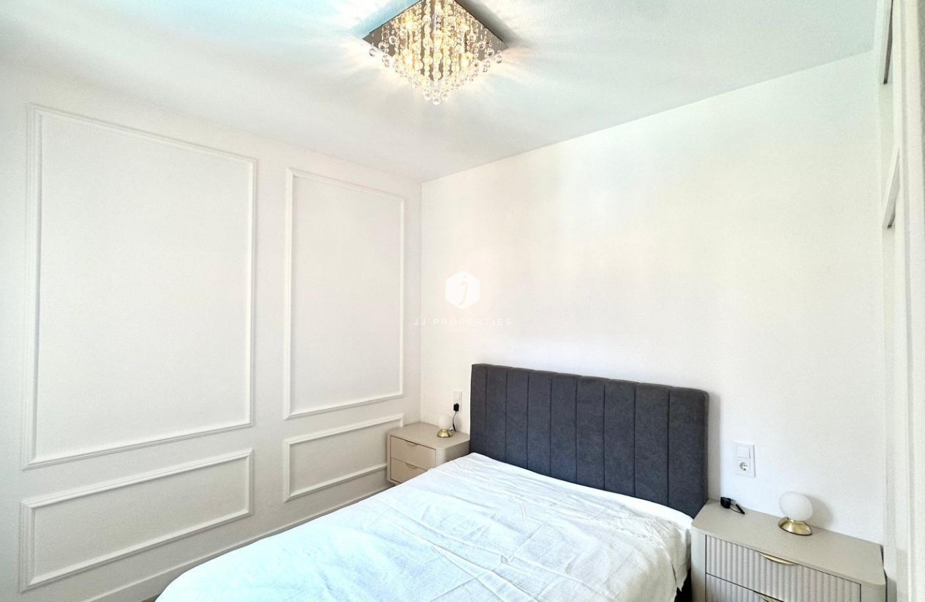 Resale - Apartment / flat -
Torrevieja - Centro