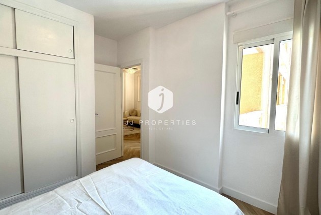 Resale - Apartment / flat -
Torrevieja - Centro
