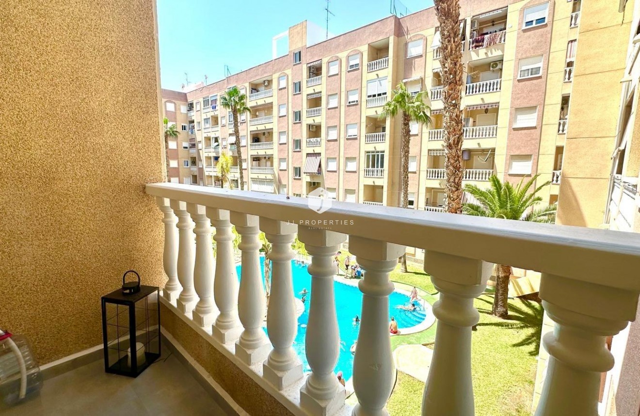 Resale - Apartment / flat -
Torrevieja - Centro