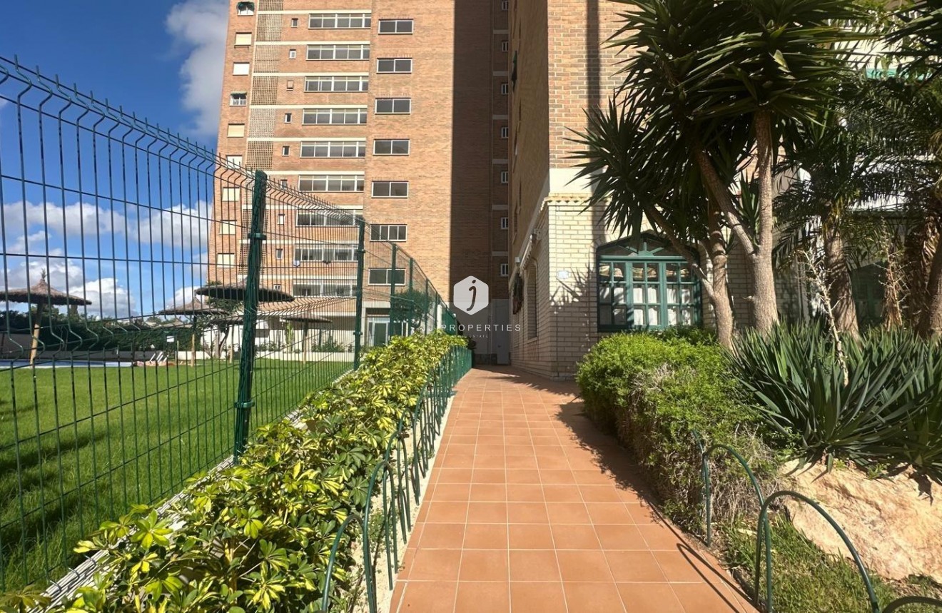 Resale - Apartment / flat -
Orihuela Costa - Campoamor