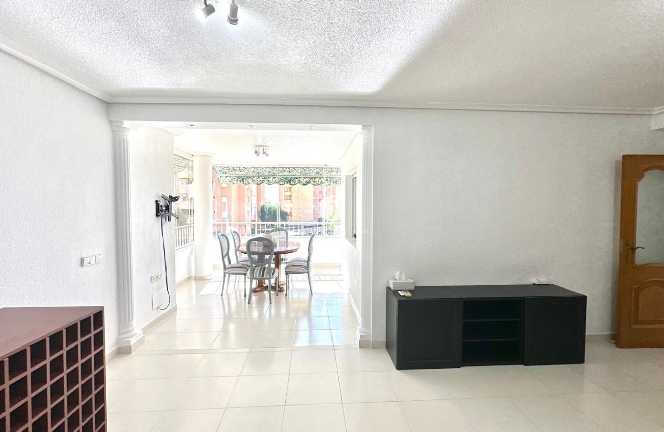 Resale - Apartment / flat -
Orihuela Costa - Campoamor