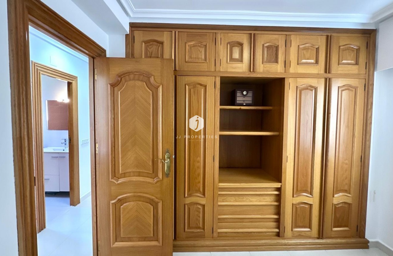 Resale - Apartment / flat -
Orihuela Costa - Campoamor