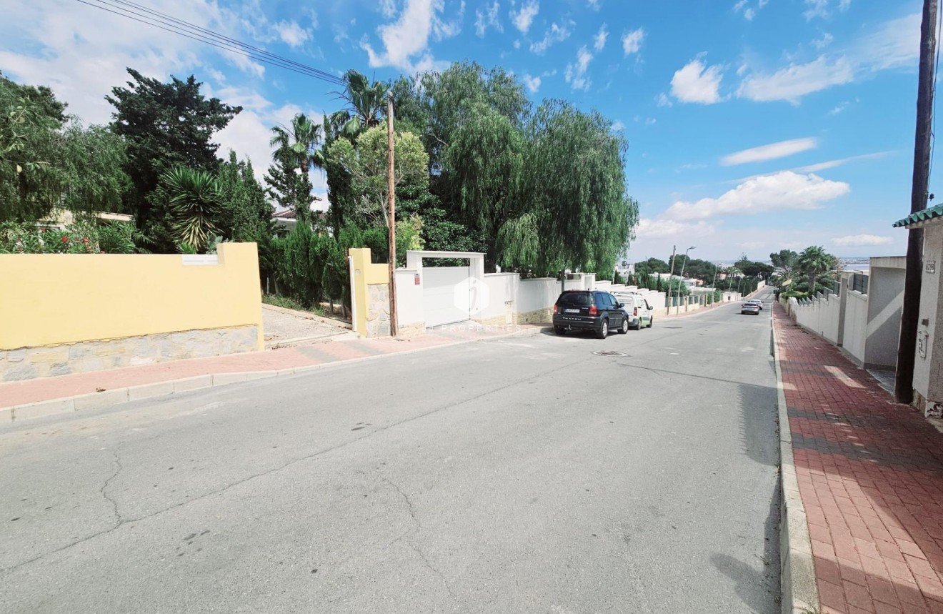 Resale - Villa -
Torrevieja - Los Balcones - Los Altos del Edén