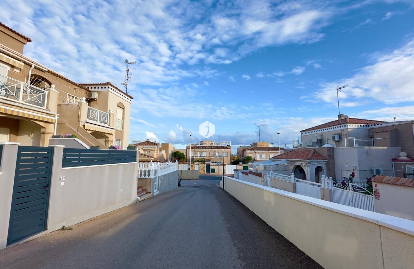 Resale - Bungalow -
Torrevieja - Torreblanca