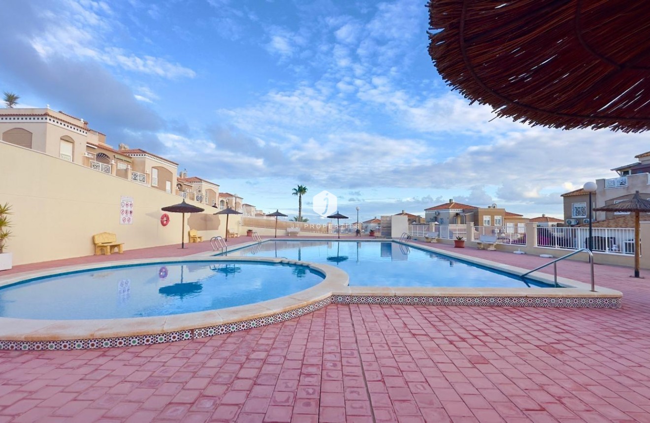 Resale - Bungalow -
Torrevieja - Torreblanca