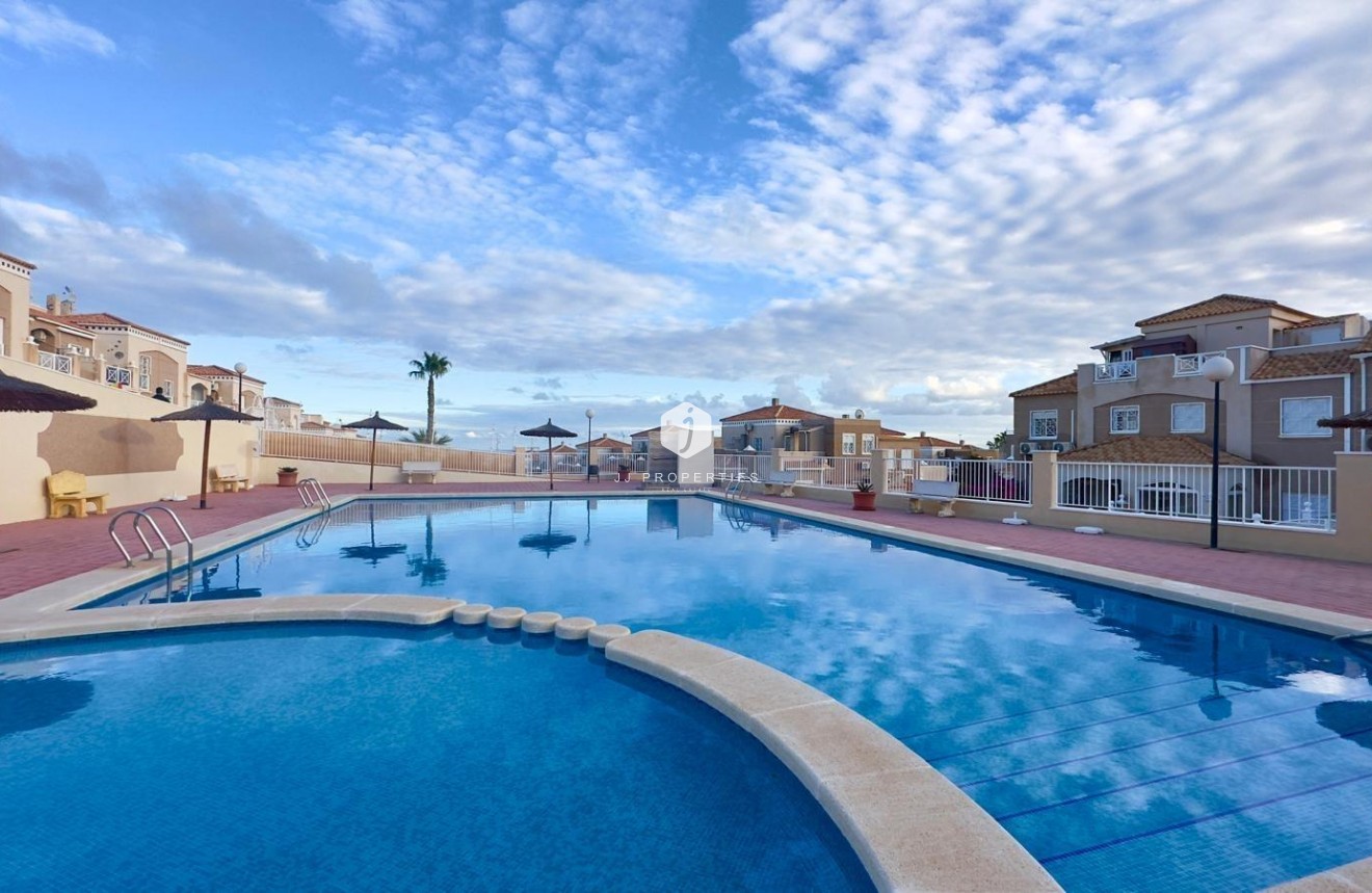 Resale - Bungalow -
Torrevieja - Torreblanca