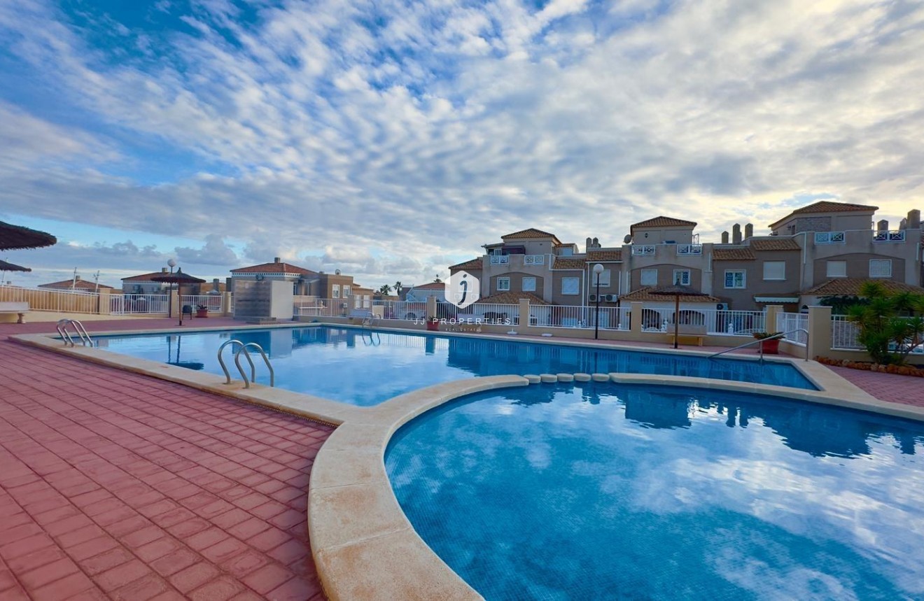 Resale - Bungalow -
Torrevieja - Torreblanca