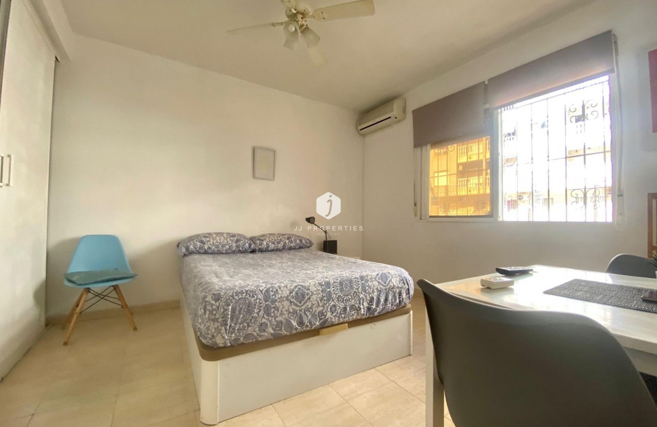 Resale - Apartment / flat -
Torrevieja - Estacion de autobuses