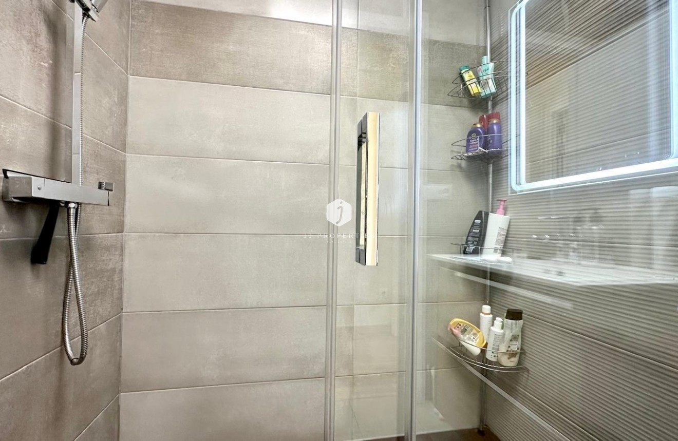 Resale - Bungalow -
Torrevieja - Torreblanca