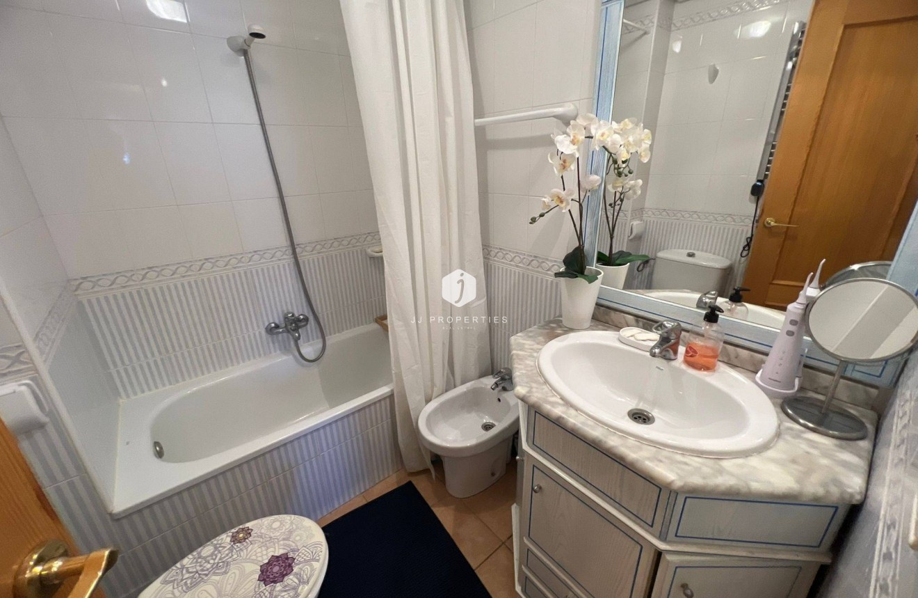 Resale - Apartment / flat -
Torrevieja - aguas nuevas