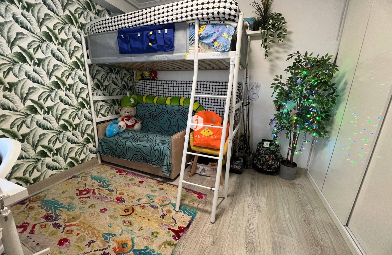 Resale - Apartment / flat -
Torrevieja - aguas nuevas