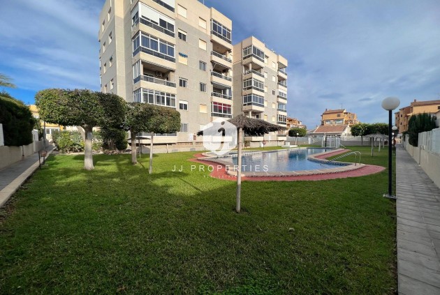 Resale - Apartment / flat -
Torrevieja - aguas nuevas