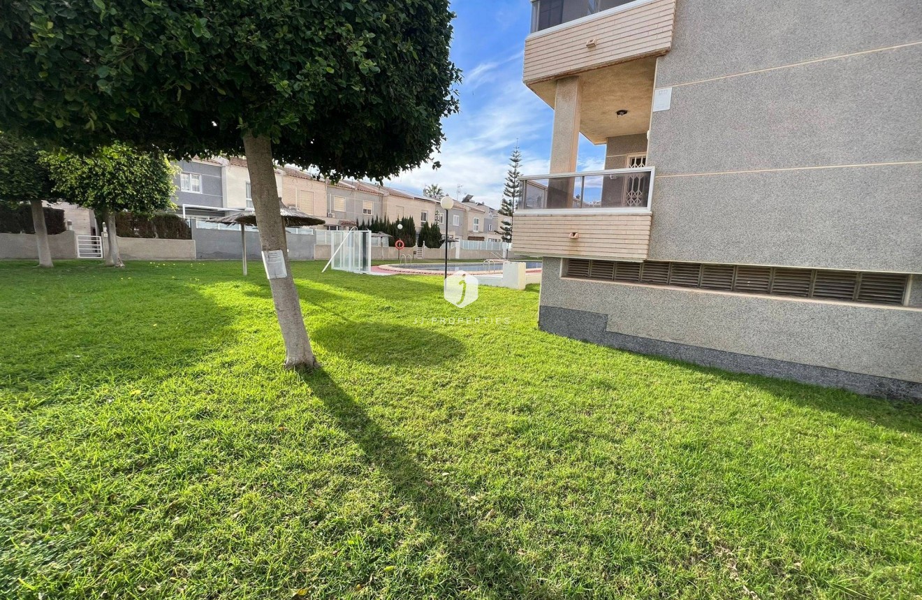 Resale - Apartment / flat -
Torrevieja - aguas nuevas
