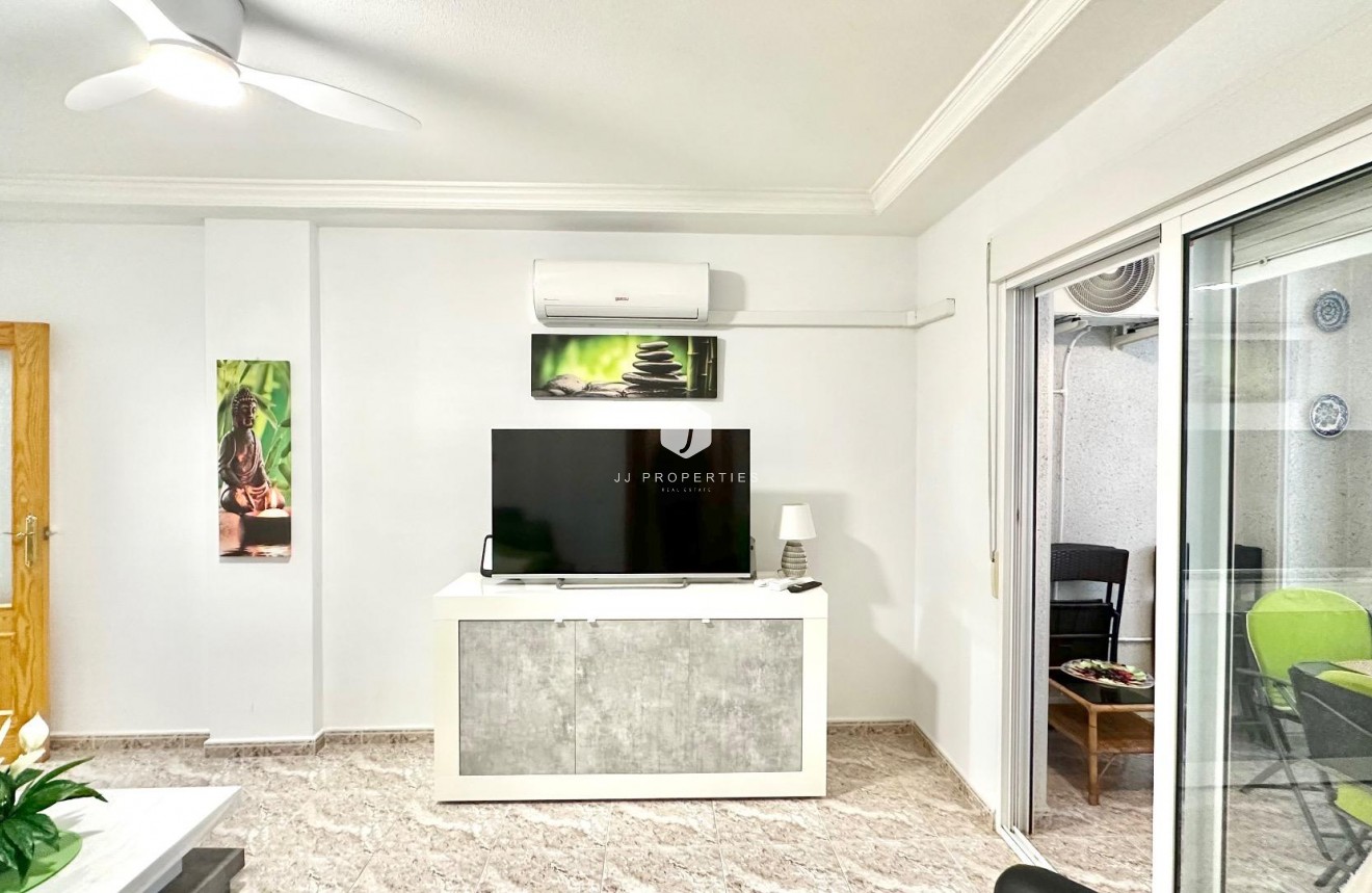 Resale - Apartment / flat -
Torrevieja - Centro