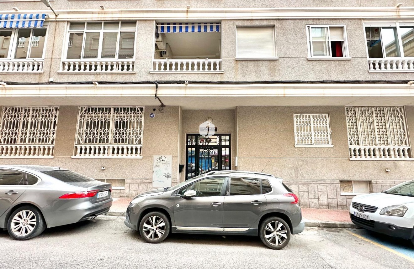 Resale - Apartment / flat -
Torrevieja - Centro