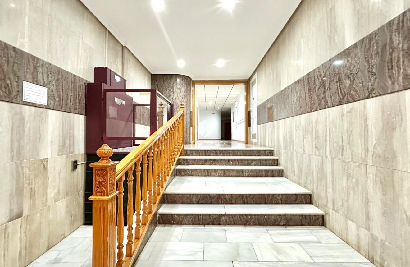 Resale - Apartment / flat -
Torrevieja - Centro