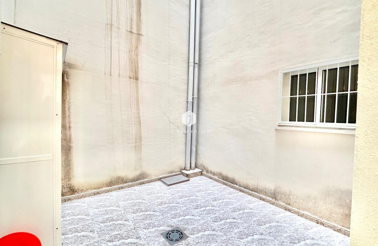 Resale - Apartment / flat -
Torrevieja - Centro