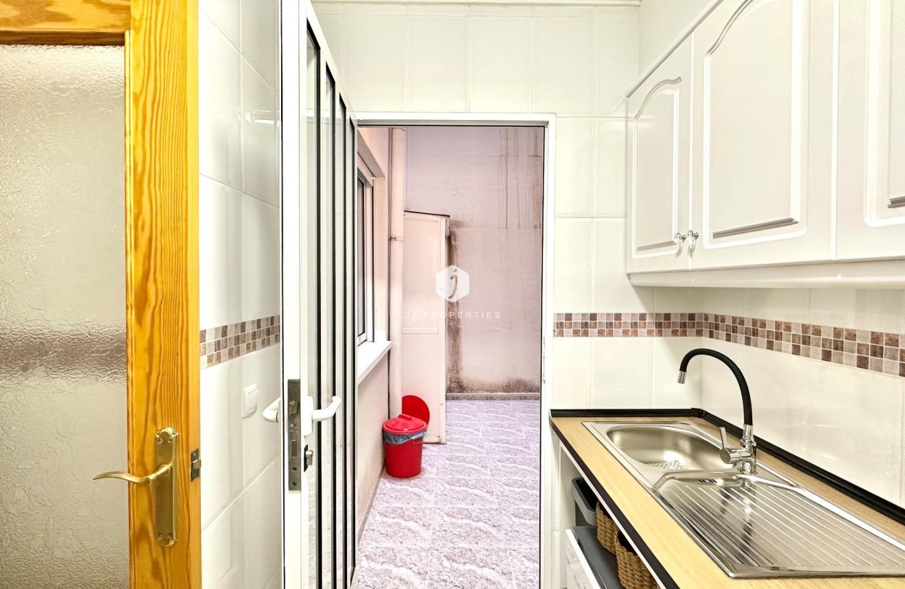 Resale - Apartment / flat -
Torrevieja - Centro