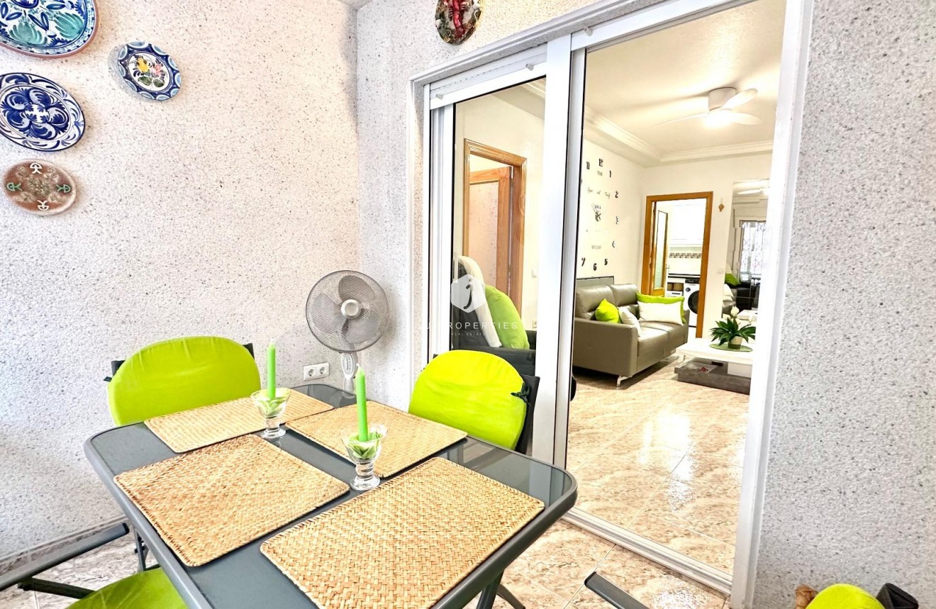 Resale - Apartment / flat -
Torrevieja - Centro