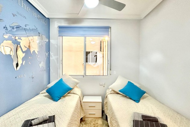 Resale - Apartment / flat -
Torrevieja - Centro