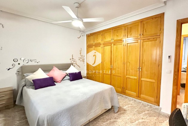 Resale - Apartment / flat -
Torrevieja - Centro